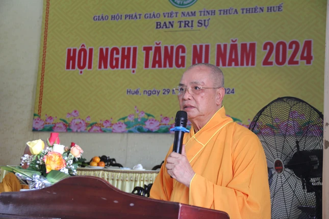 Hòa thượng Thích Huệ Phước đọc thông bạch về việc tổ chức An cư kiết hạ Phật lịch 2568 của GHPGVN