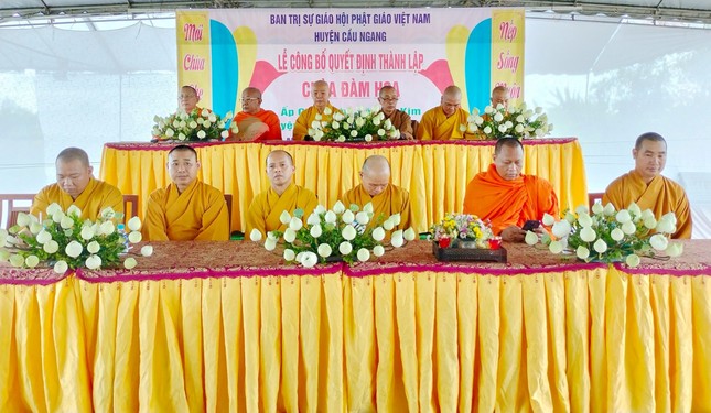 Chư tôn đức chứng minh buổi lễ