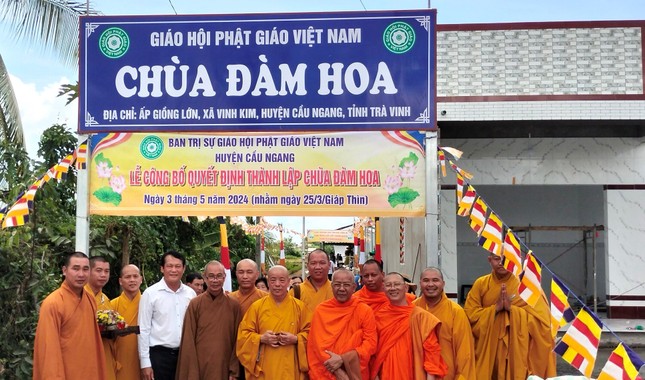 Lưu niệm sau khi thượng bảng chùa Đàm Hoa