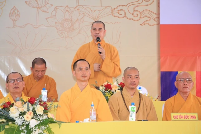 Đại đức Thích Bửu Hòa ban đạo từ