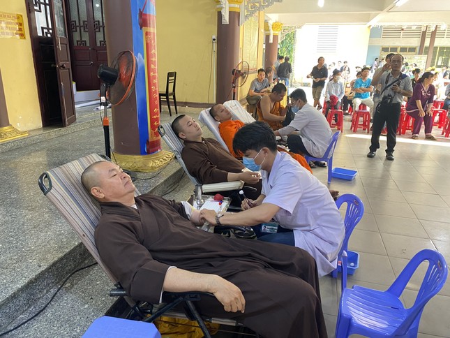 Mỗi giọt máu cho đi, một cuộc đời ở lại