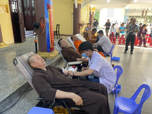 Mỗi giọt máu cho đi, một cuộc đời ở lại