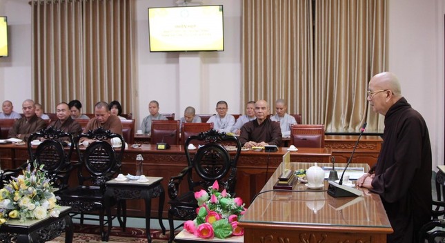 Hòa thượng Thích Khế Chơn chủ trì phiên họp Hòa thượng Thích Khế Chơn chủ trì phiên họp