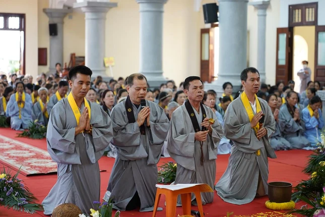 Đại chúng tụng kinh Phổ môn