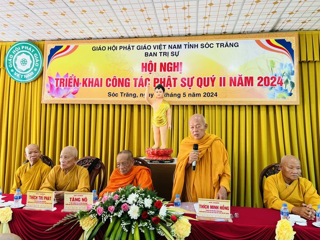 Trưởng lão Hoà thượng Thích Minh Hồng ban đạo từ