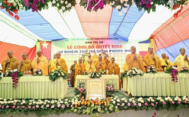 Chư tôn đức chứng minh buổi lễ