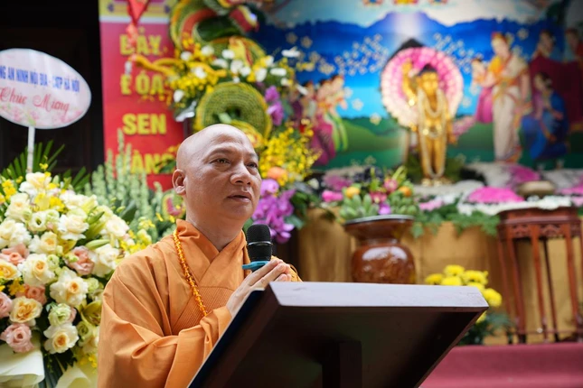 Thượng tọa Thích Chiếu Tuệ tuyên đọc Thông điệp Phật đản Phật lịch 2568 của Đức Pháp chủ GHPGVN