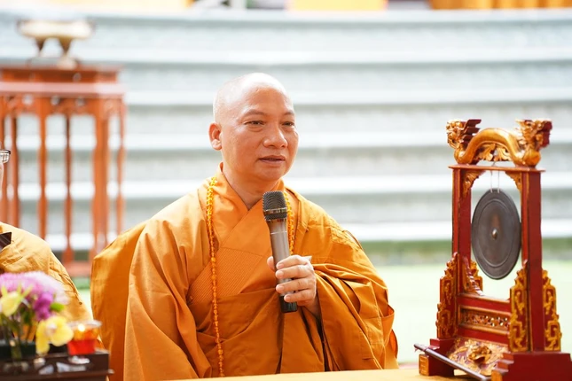 Thượng tọa Thích Chiếu Tuệ sách tấn các Phật tử