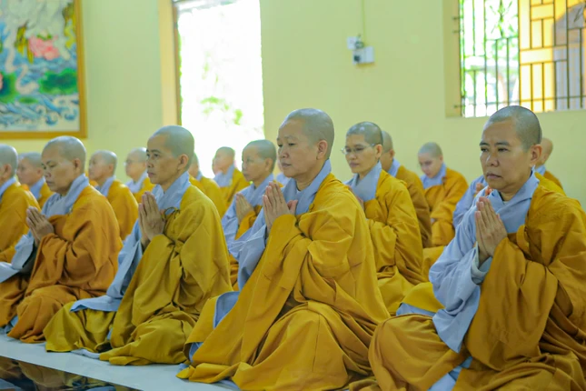 Chư Ni thính giới Chư Ni thính giới