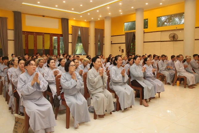 Hơn 100 Phật tử tham dự Hơn 100 Phật tử tham dự