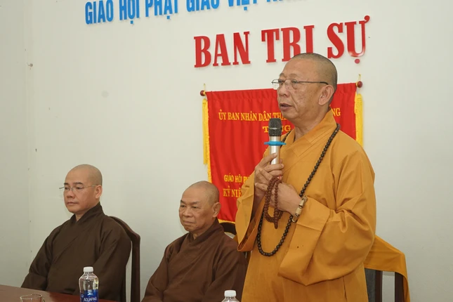 Thượng tọa Thích Quảng Tuấn chia sẻ tại buổi gặp mặt