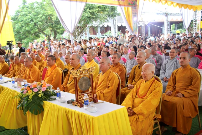 Chư tôn giáo phẩm chứng minh, tham dự buổi lễ