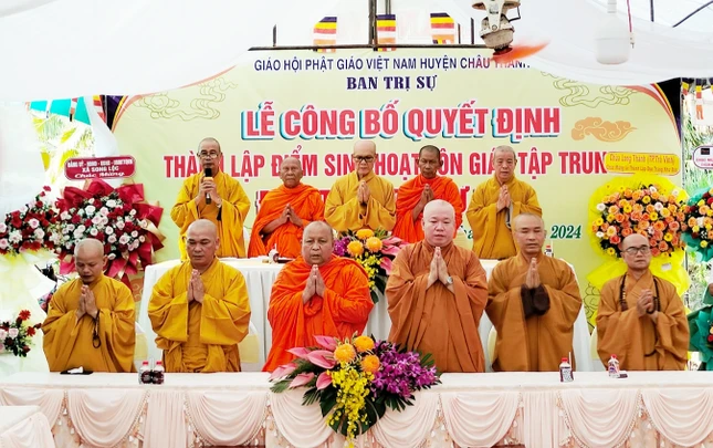 Chư tôn đức chứng minh buổi lễ