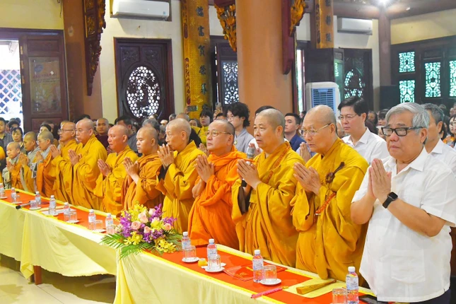 Niệm Phật cầu gia hộ