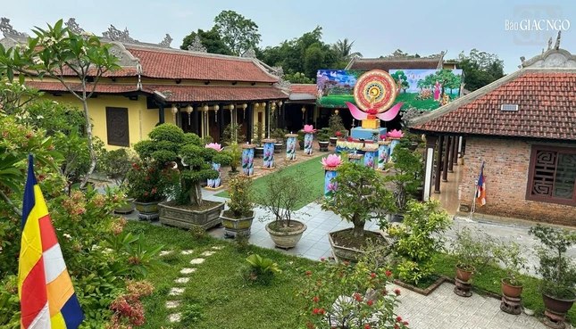 Một góc lễ đài tại các ngôi chùa ở xứ thần kinh