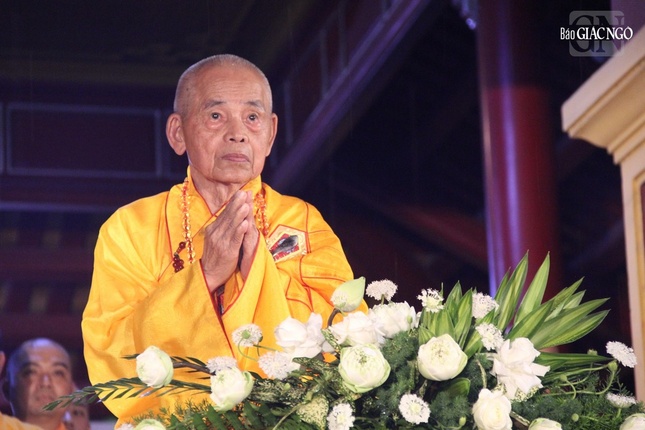 Trưởng lão Hòa thượng Chứng minh tuyên bố cung đón 7 bước chân thị hiện của Đức Phật