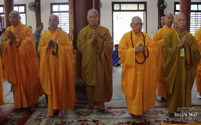 Chư tôn giáo phẩm tham dự lễ