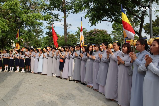 Thành kính tưởng niệm anh linh chư Thánh tử đạo đã cúng hiến đời mình cho sự trường tồn của Đạo pháp