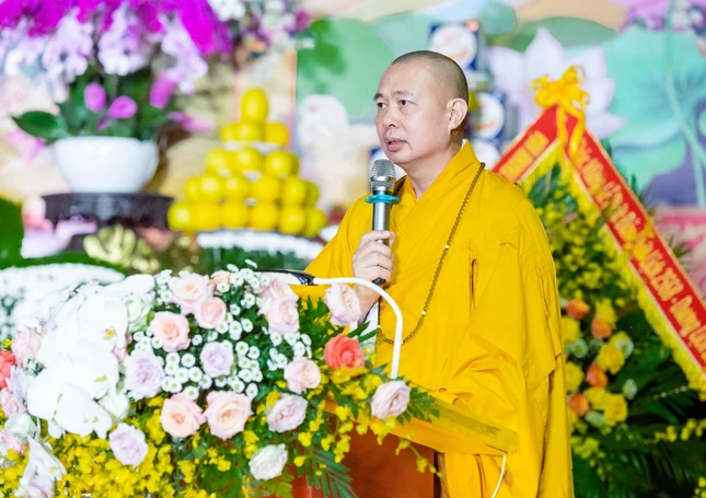 Thượng tọa Thích Tâm Đức tuyên đọc Thông điệp Phật đản Phật lịch 2568 của Đức Pháp chủ GHPGVN