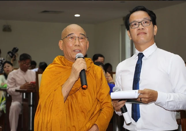 Hòa thượng Minh Lộc giao lưu tại hội nghị