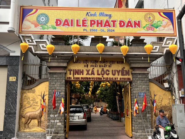 Tại tịnh xá Lộc Uyển