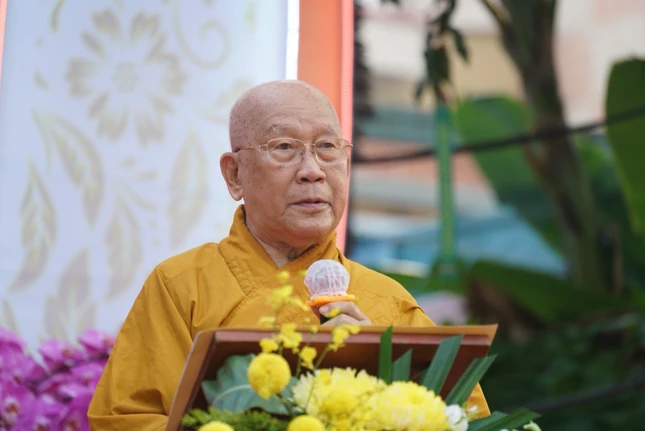 Trưởng lão Hòa thượng Thích Như Niệm tuyên đọc Thông điệp Đại lễ Phật đản Phật lịch 2568 của Đức Pháp chủ GHPGVN