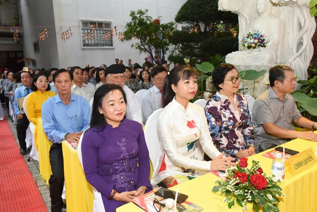 Đại biểu chính quyền dự lễ