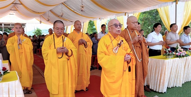 Niêm hương bạch Phật