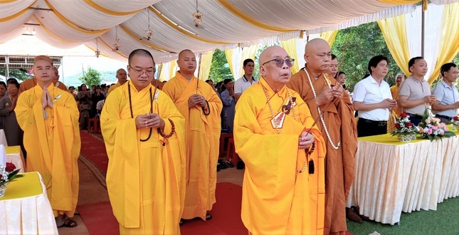 Niêm hương bạch Phật