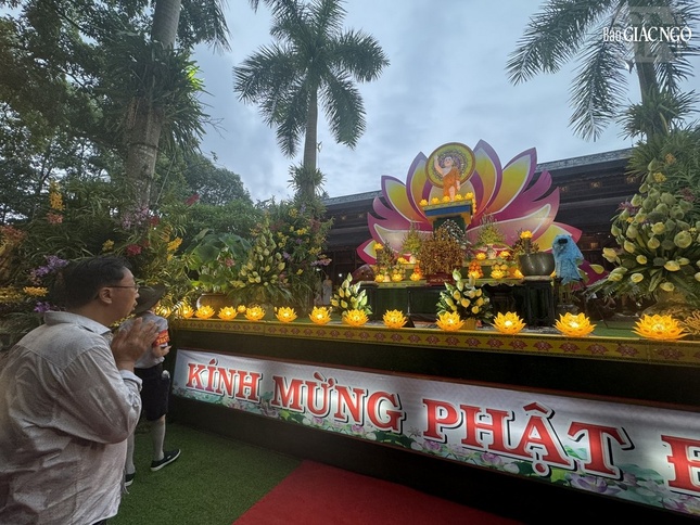 Sáng mai, vào lúc 6 giờ, Đại lễ Phật đản Phật lịch 2568 của Phật giáo Huế sẽ chính thức diễn ra tại lễ đài tổ đình Từ Đàm Sáng mai, vào lúc 6 giờ, Đại lễ Phật đản Phật lịch 2568 của Phật giáo Huế sẽ chính thức diễn ra tại lễ đài tổ đình Từ Đàm