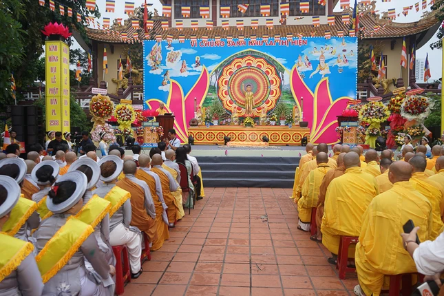 Quang cảnh buổi lễ Quang cảnh buổi lễ