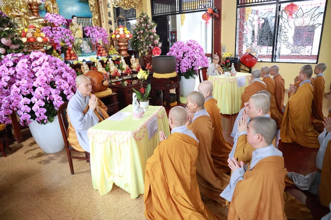 Chư Ni tác pháp thọ an cư tại trường hạ tập trung chùa Dược Sư