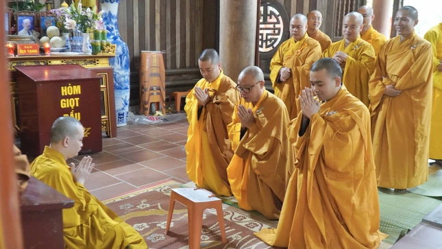 Chư Tăng tác pháp thọ an cư Chư Tăng tác pháp thọ an cư