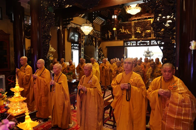 Chư tôn giáo phẩm niêm hương