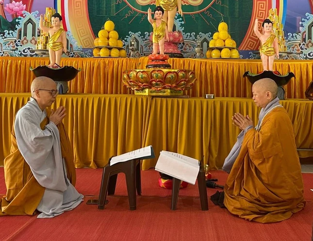 Chư Ni đối thú an cư tại trường hạ chùa Khải Nam Chư Ni đối thú an cư tại trường hạ chùa Khải Nam