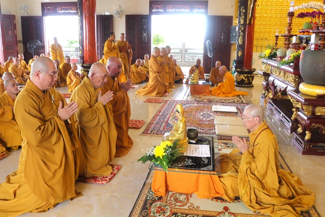 Chư Tăng tuần tự tác pháp thọ an cư