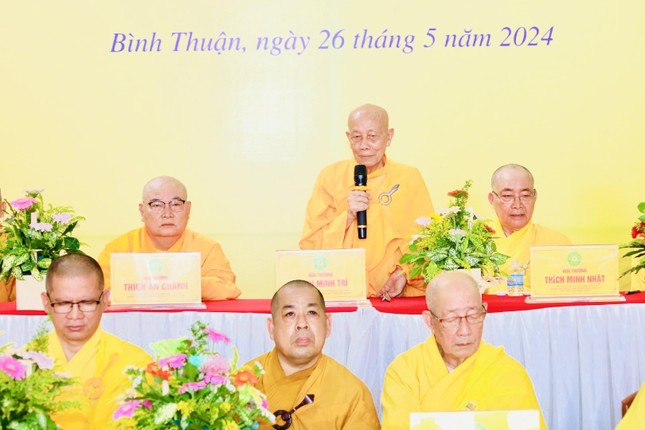 rưởng lão Hòa thượng Thích Minh Trí ban đạo từ