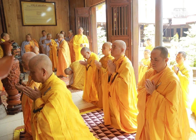 Chư tôn đức sơn môn tổ đình Kim Tiên thành kính tưởng niệm Tổ sư