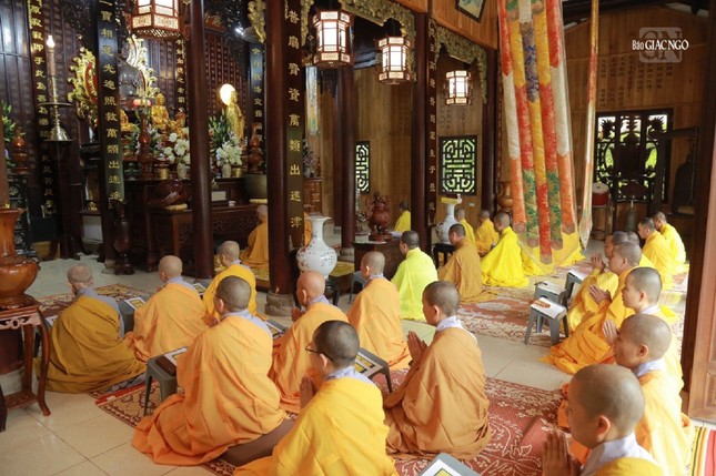 Đại chúng đồng tụng thời kinh Di giáo