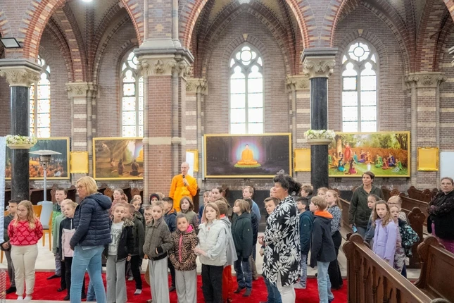 Trẻ em có thuận lợi để nuôi dưỡng con người Phật tử của mình bằng những kiến thức rất cơ bản về Đức Phật và đạo Phật, và là bước khởi đầu để các em trưởng thành trên bước đường theo Phật