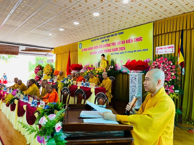 Đại đức Thích Thiện Nguyện báo cáo công tác tổ chức