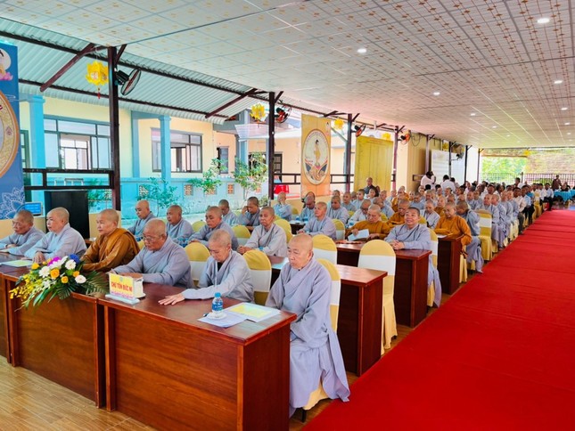 Chư Ni tham dự lễ