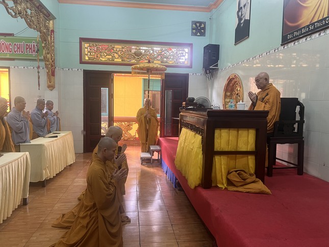 Trưởng lão Hòa thượng Thích Minh Thông quang lâm hạ trường thuyết giảng về giới luật