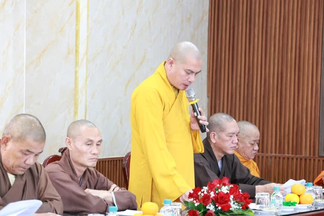 Đại đức Thích Bửu Hòa báo cáo sơ kết Phật sự 6 tháng đầu năm và phương hướng hoạt động 6 tháng cuối năm 2024