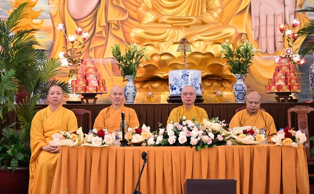 Chư tôn đức chứng minh