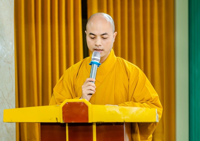 Đại đức Thích Nguyên Phong, Chánh Thư ký Ban Trị sự thông qua báo cáo sơ kết Phật sự 6 tháng đầu năm 2024