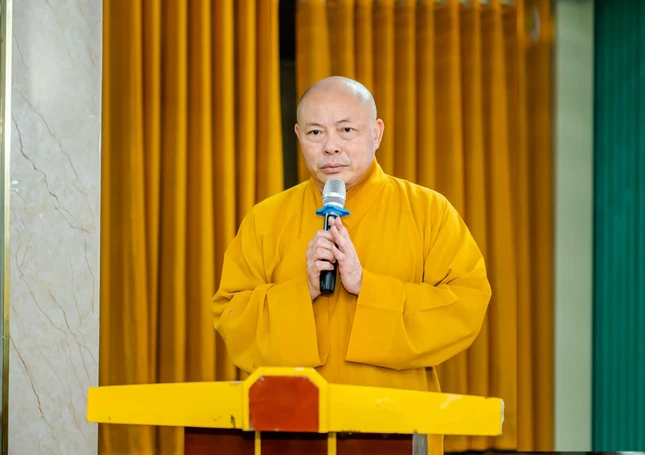 Thượng tọa Thích Tâm Định chủ trì hội nghị