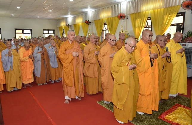 Nhất tâm cầu nguyện Giác linh cố Trưởng lão Hòa thượng cao đăng Phật quốc