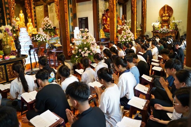 Trang nghiêm khóa lễ tụng kinh