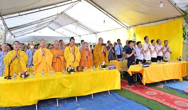 Niệm Phật cầu gia hộ